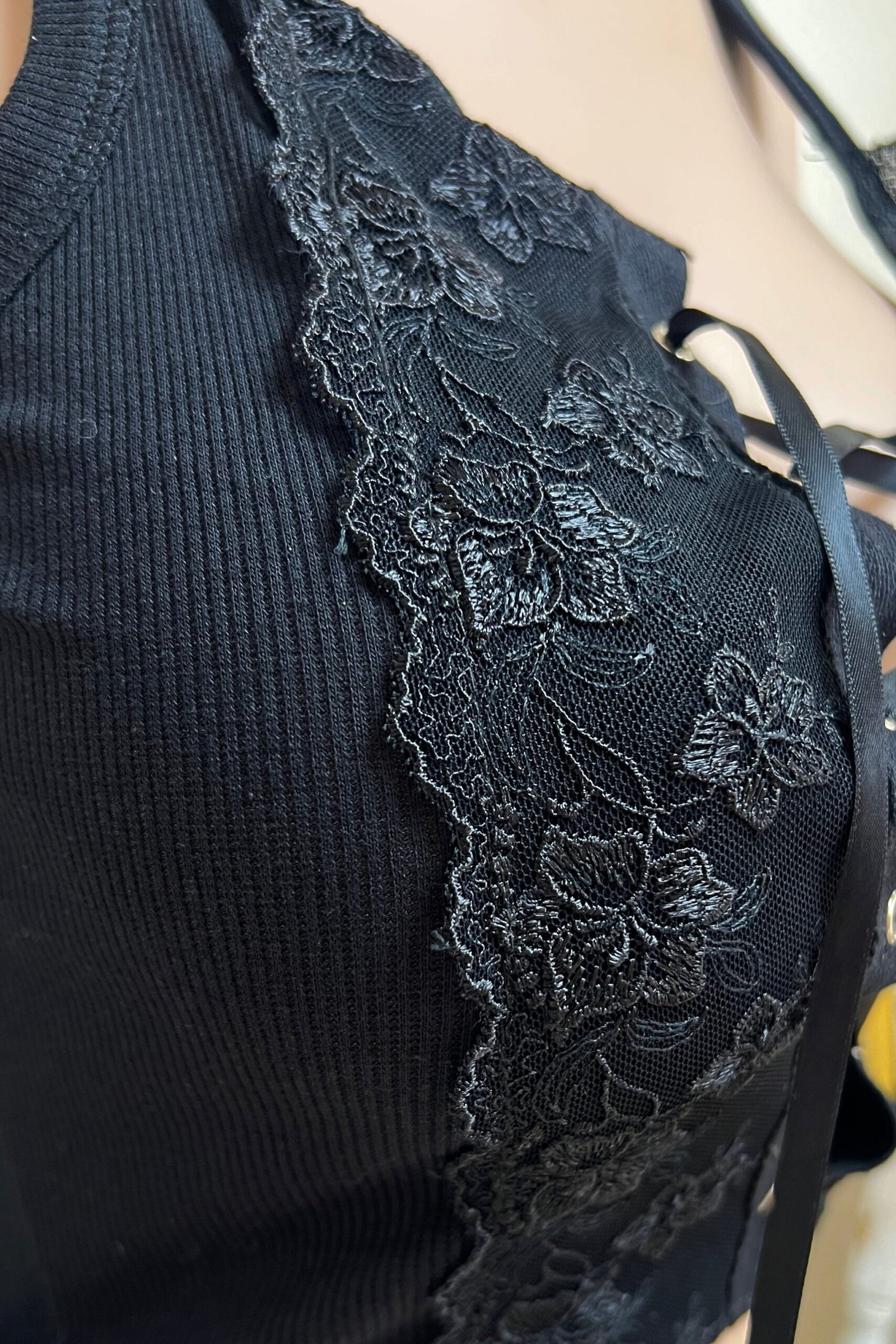 Wicked Kiss Cropped Lace Corset- Black